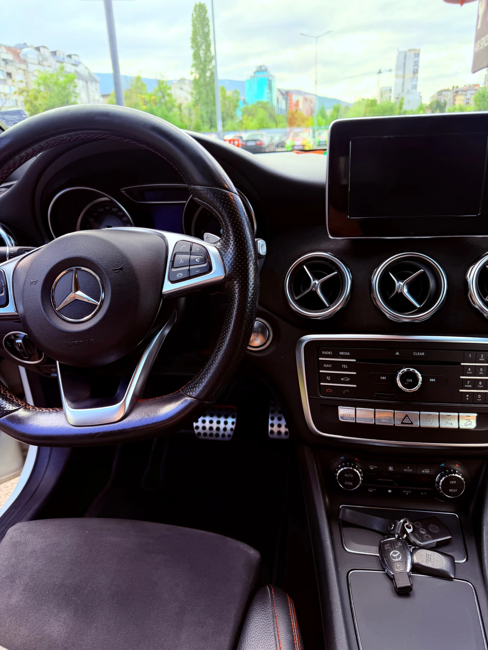 Mercedes-Benz GLA 200, снимка 13 - Автомобили и джипове - 56245295