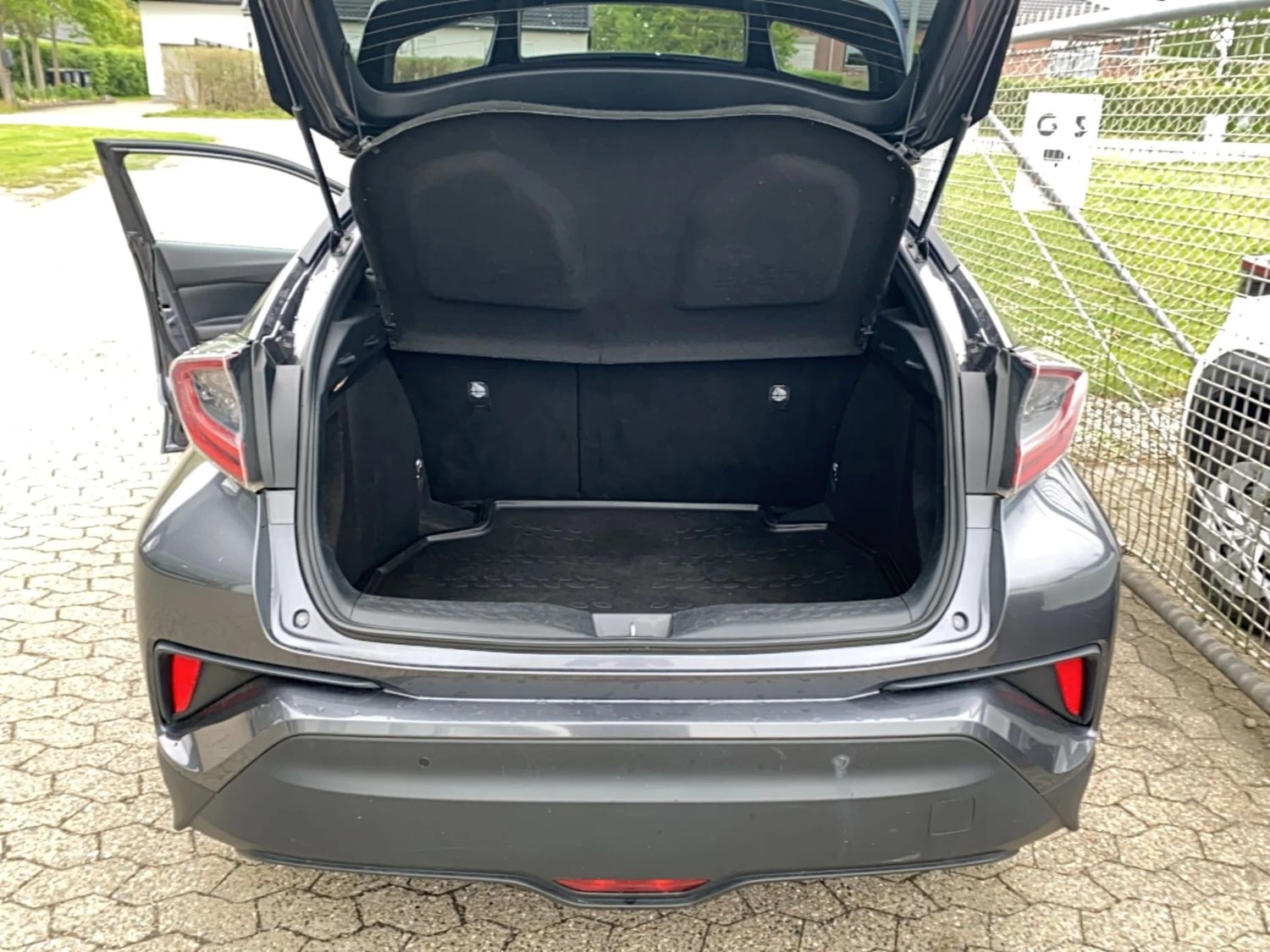 Toyota C-HR Premium Selected 1.8 Хибрид, снимка 11 - Автомобили и джипове - 56251622
