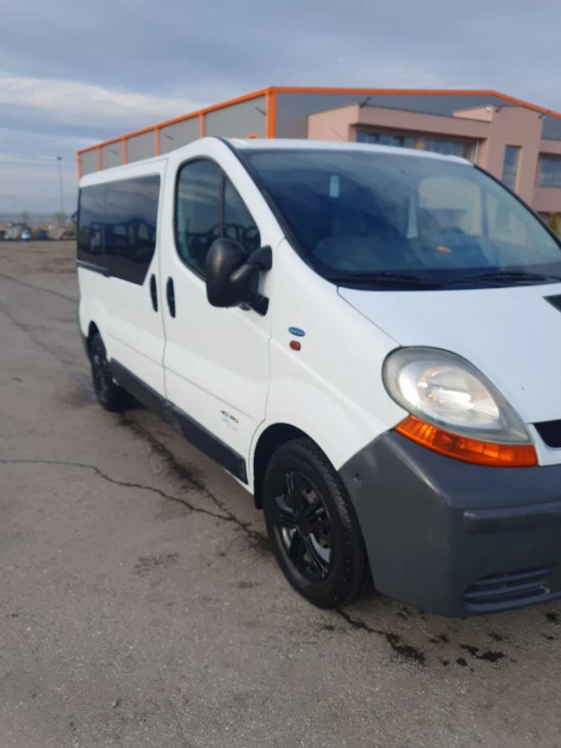 Renault Trafic 2.5 DCI, снимка 3 - Бусове и автобуси - 49145769