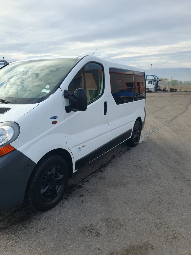 Renault Trafic 2.5 DCI, снимка 2 - Бусове и автобуси - 48162019