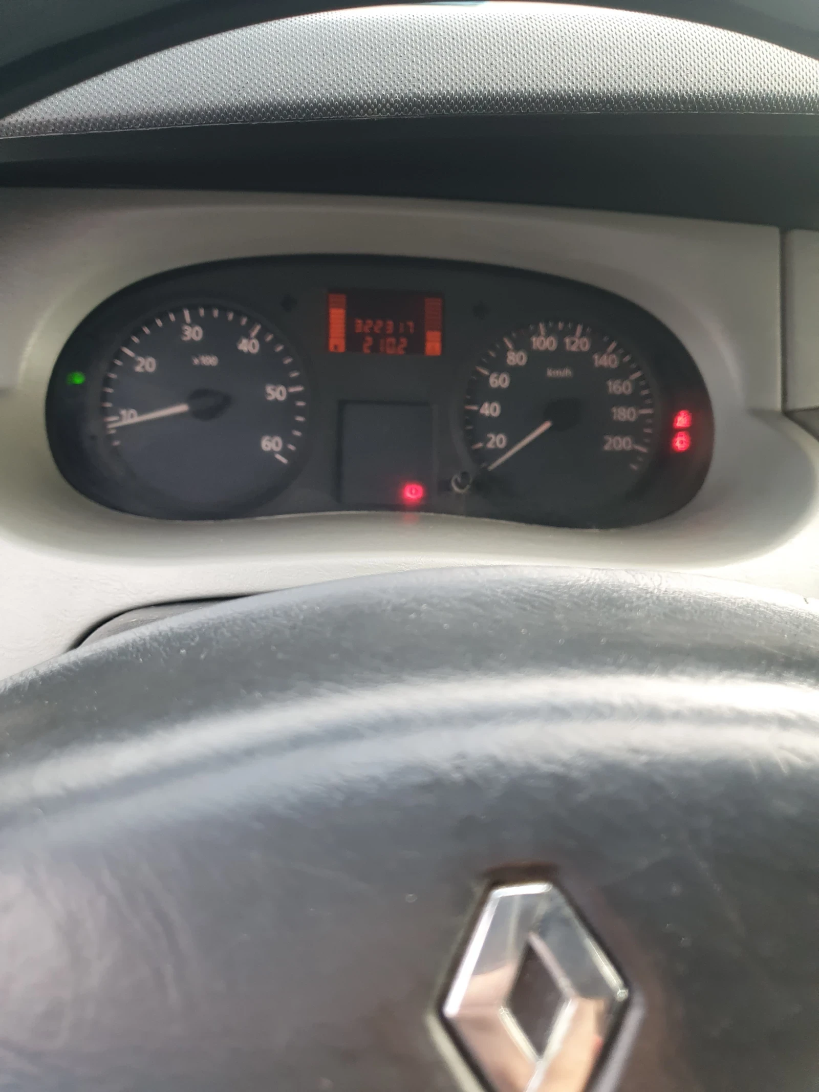 Renault Trafic 2.5 DCI, снимка 12 - Бусове и автобуси - 54249669