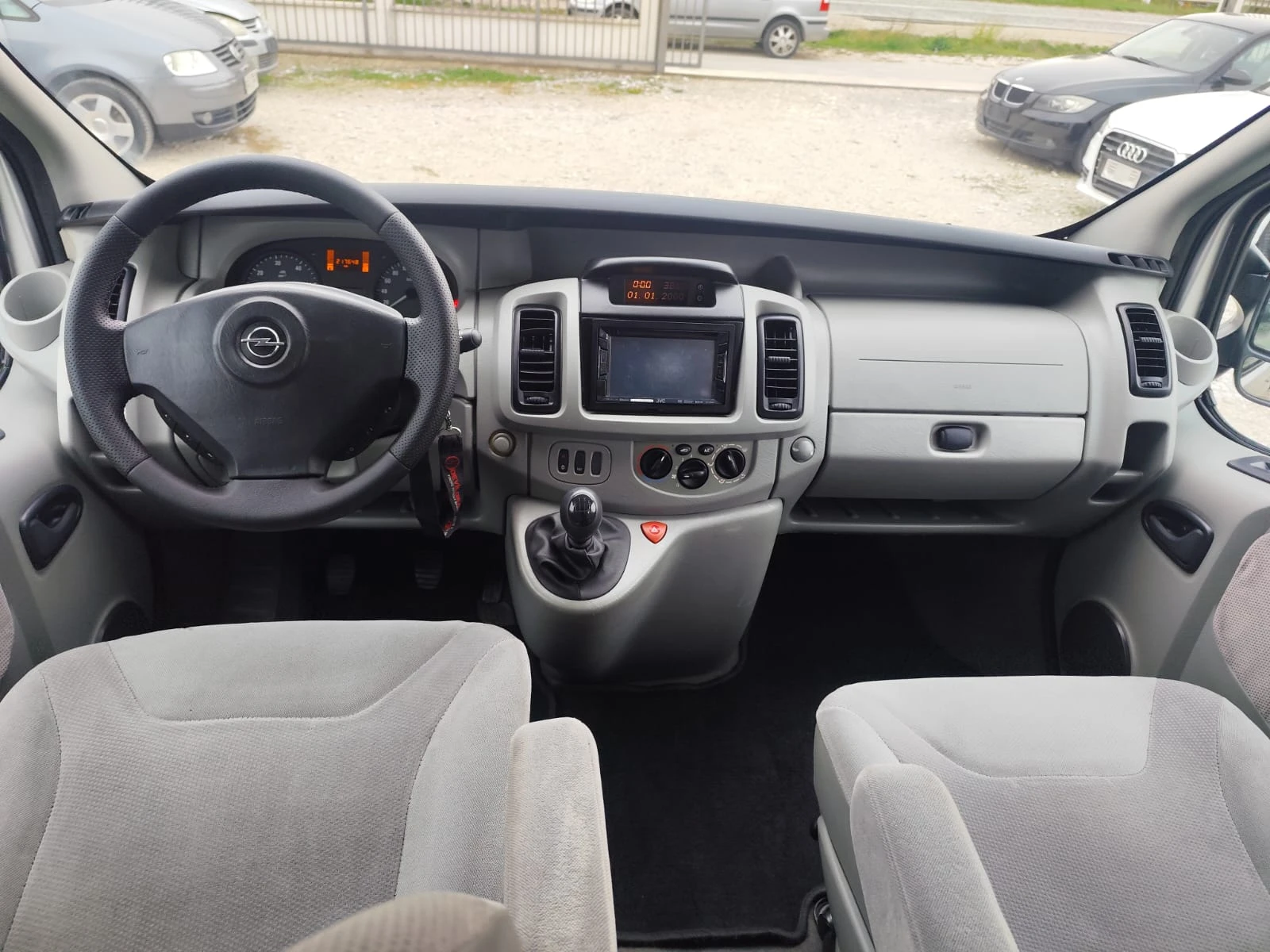 Opel Vivaro 2.5 дизел ИТАЛИЯ - изображение 10