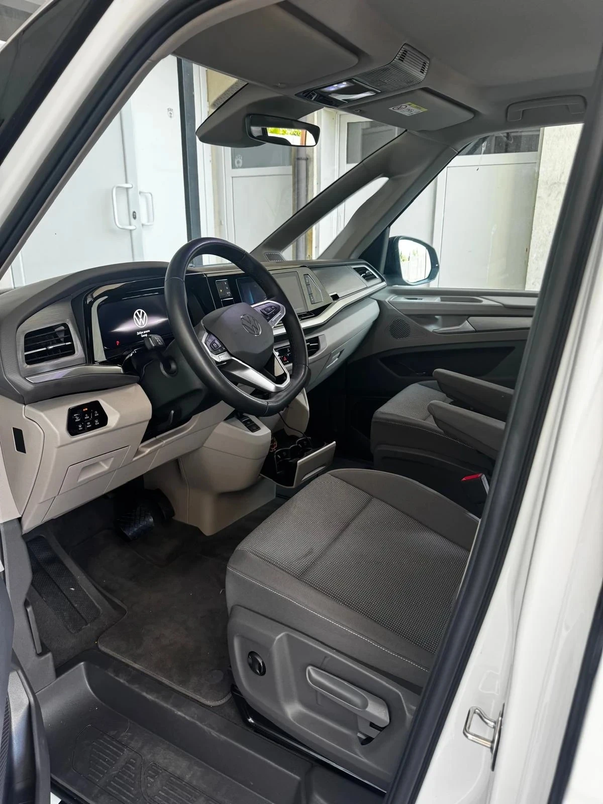 VW Multivan Life L 2.0 TDI DSG 150 к.с., снимка 11 - Бусове и автобуси - 55649842