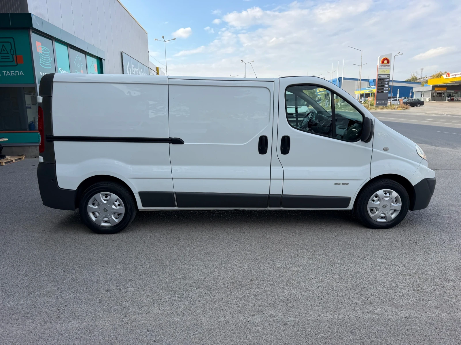 Renault Trafic 2.5 Швейцария, снимка 6 - Бусове и автобуси - 56477285