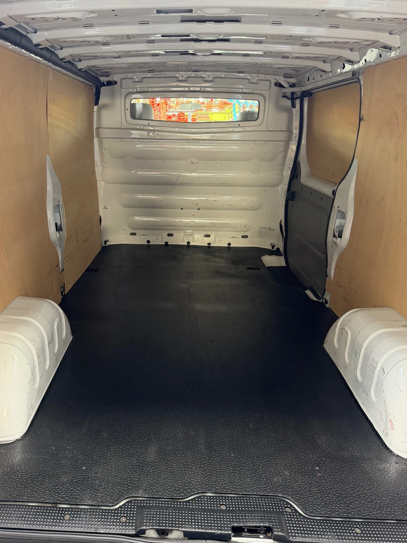 Renault Trafic 2.5 Швейцария, снимка 13 - Бусове и автобуси - 56477285