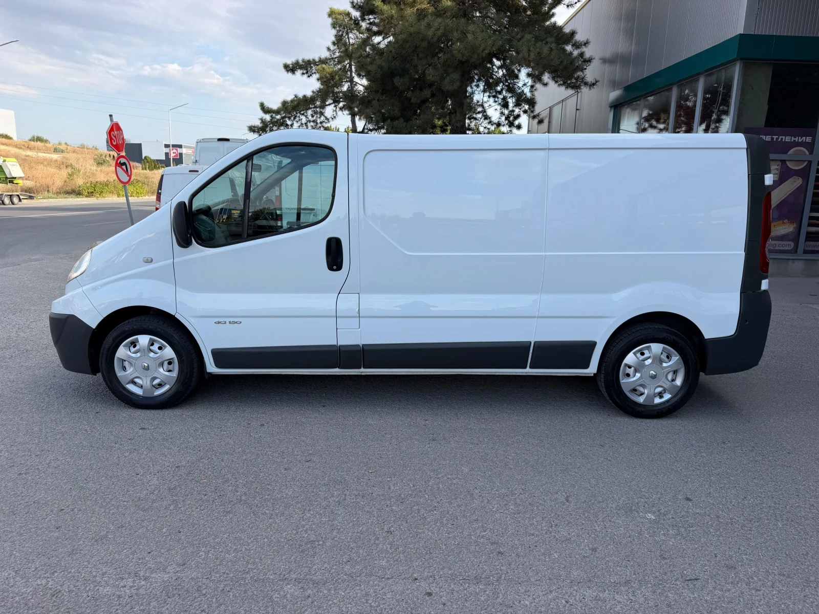 Renault Trafic 2.5 Швейцария, снимка 2 - Бусове и автобуси - 56477285