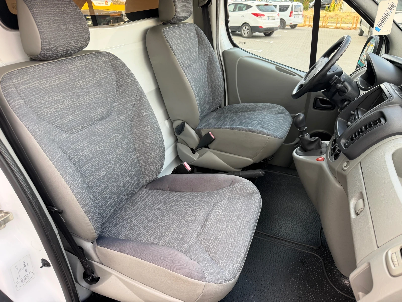 Renault Trafic 2.5 Швейцария, снимка 11 - Бусове и автобуси - 56477285