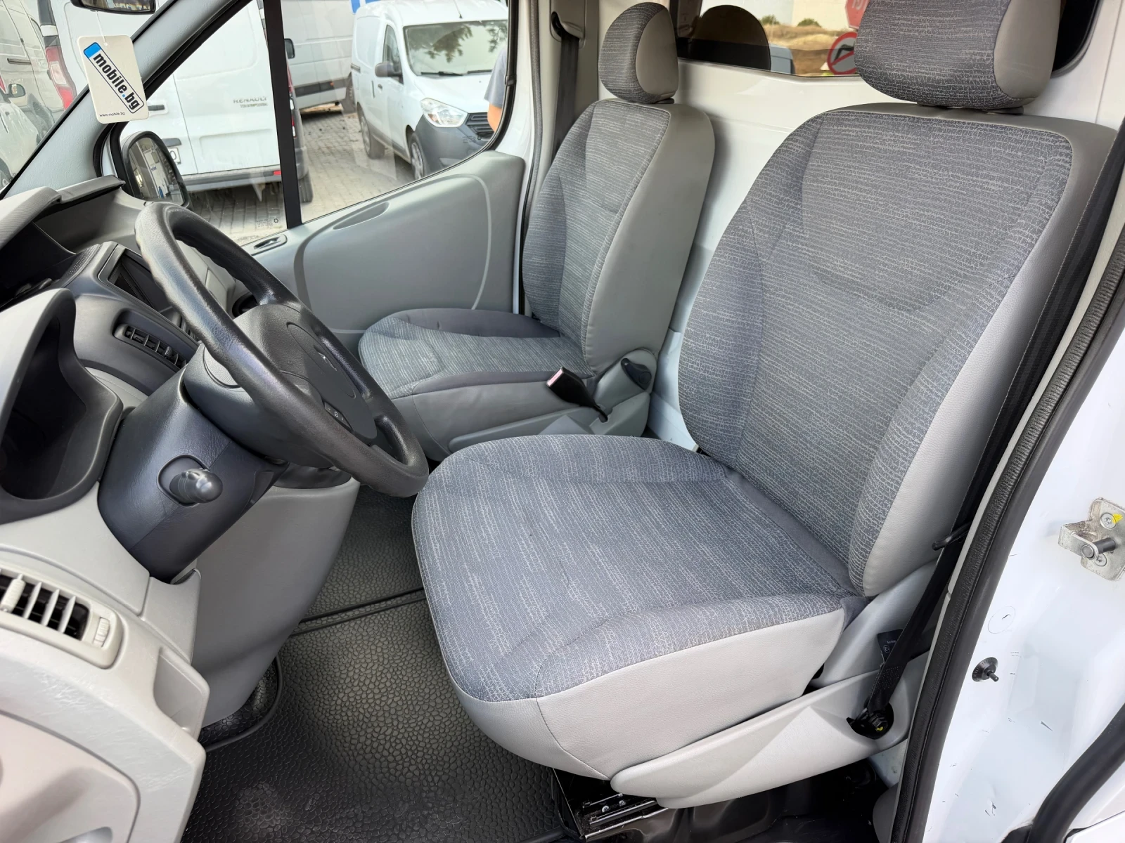 Renault Trafic 2.5 Швейцария, снимка 10 - Бусове и автобуси - 56477285