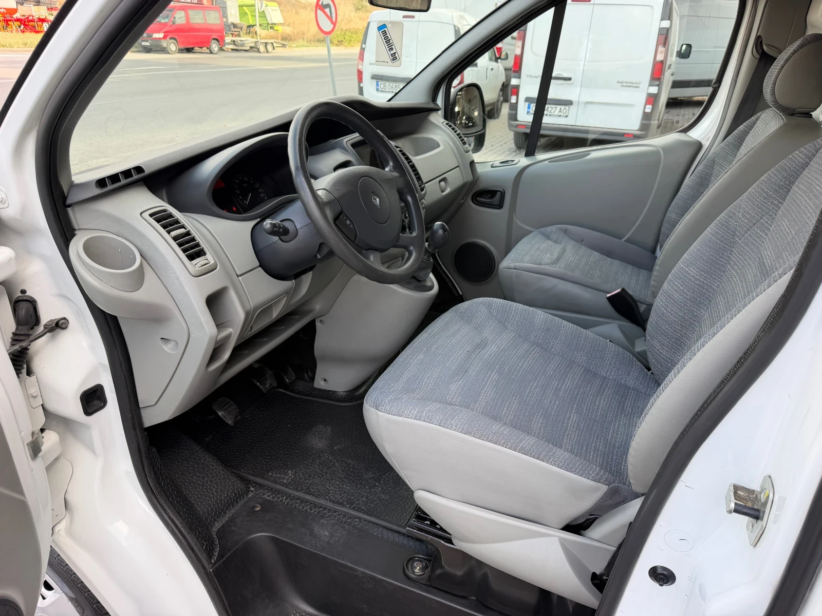 Renault Trafic 2.5 Швейцария, снимка 9 - Бусове и автобуси - 56477285