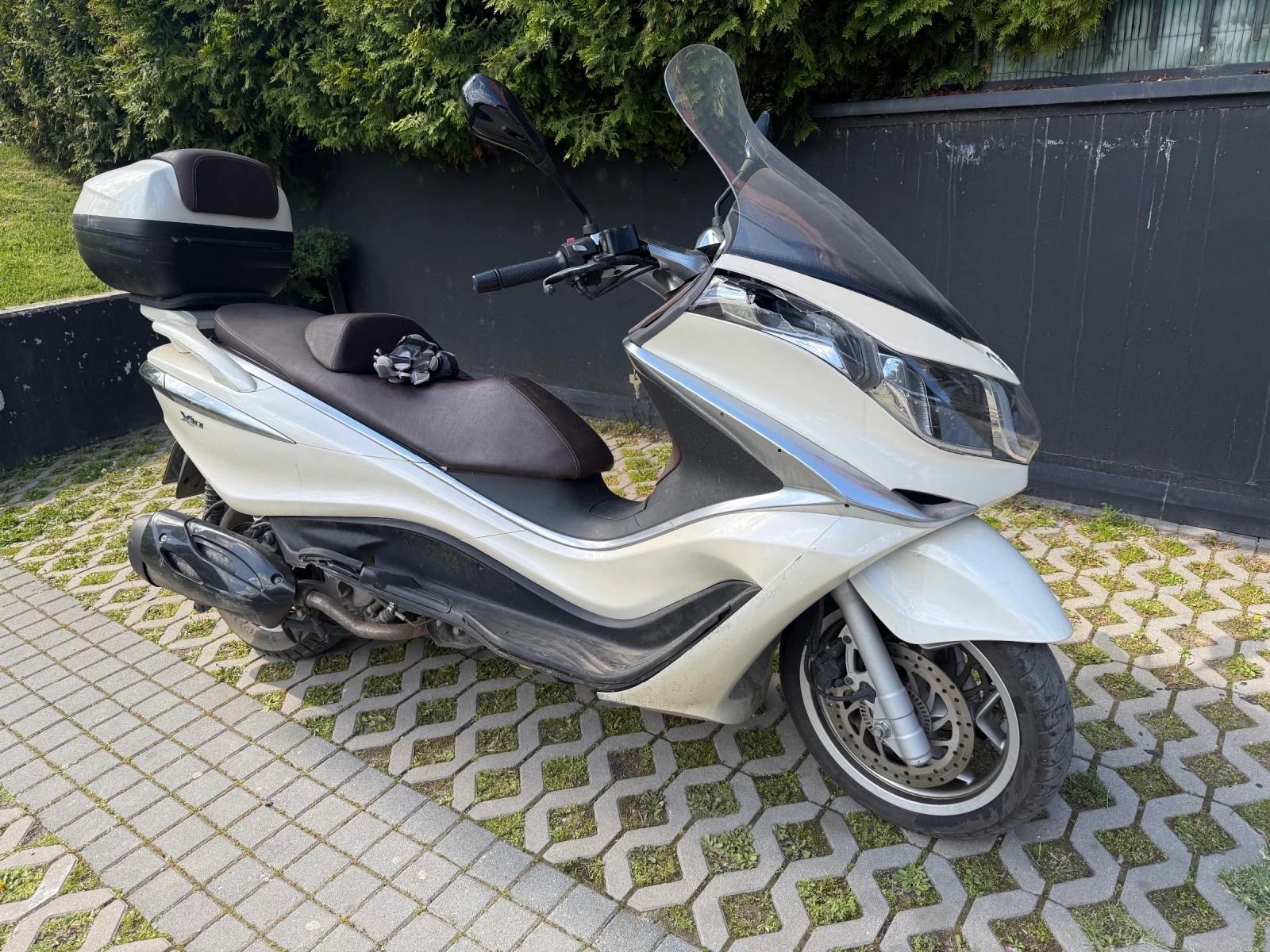 Piaggio X10