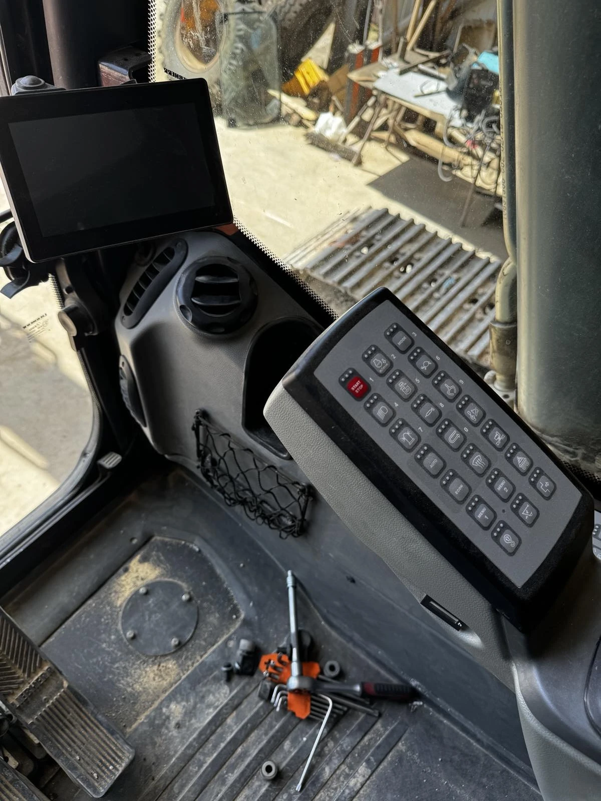  Liebherr R926LC | Mobile.bg   11