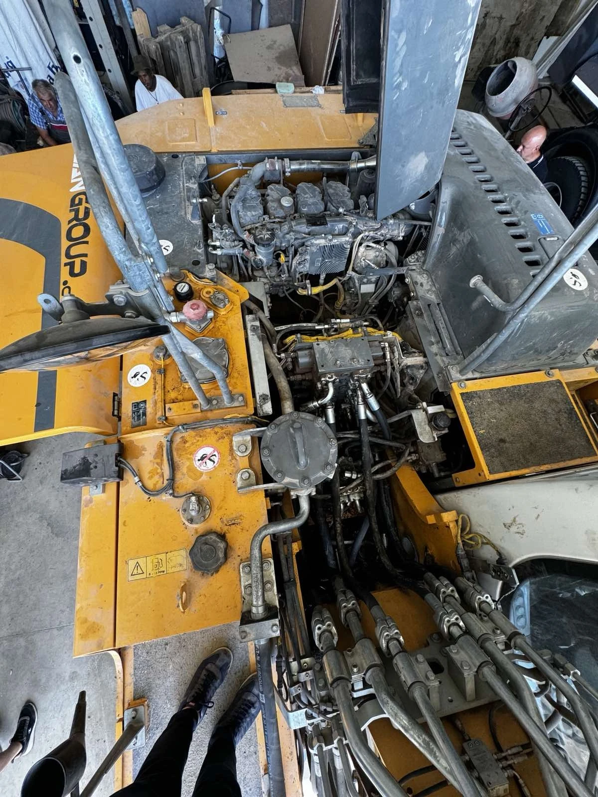  Liebherr R926LC | Mobile.bg   15