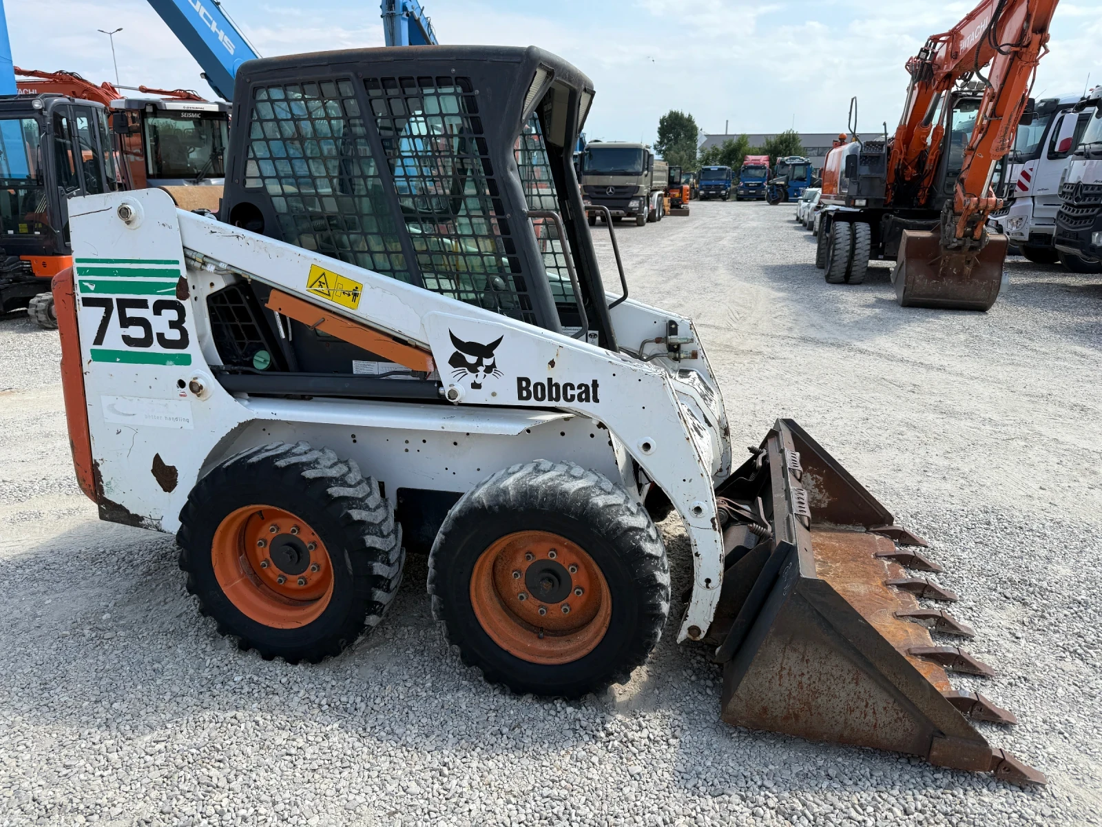 Мини челни товарачи Bobcat 753 - изображение 8