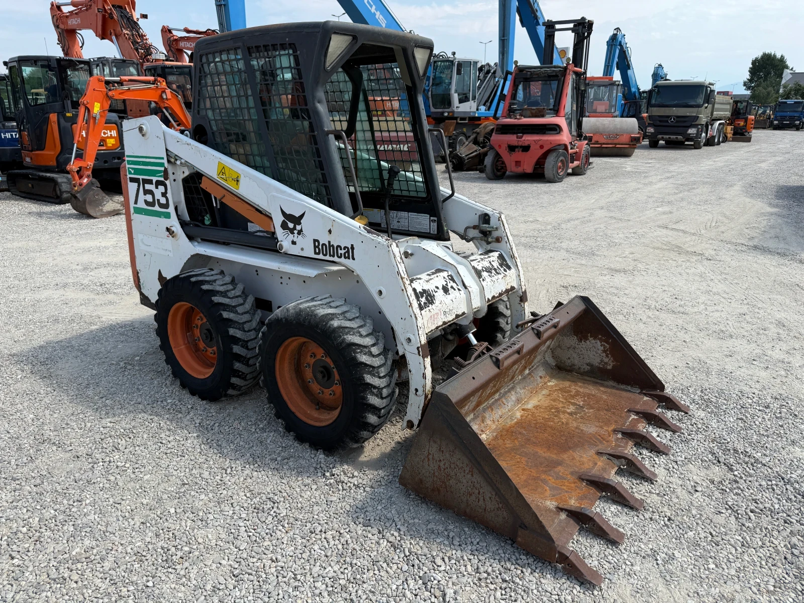 Мини челни товарачи Bobcat 753 - изображение 9