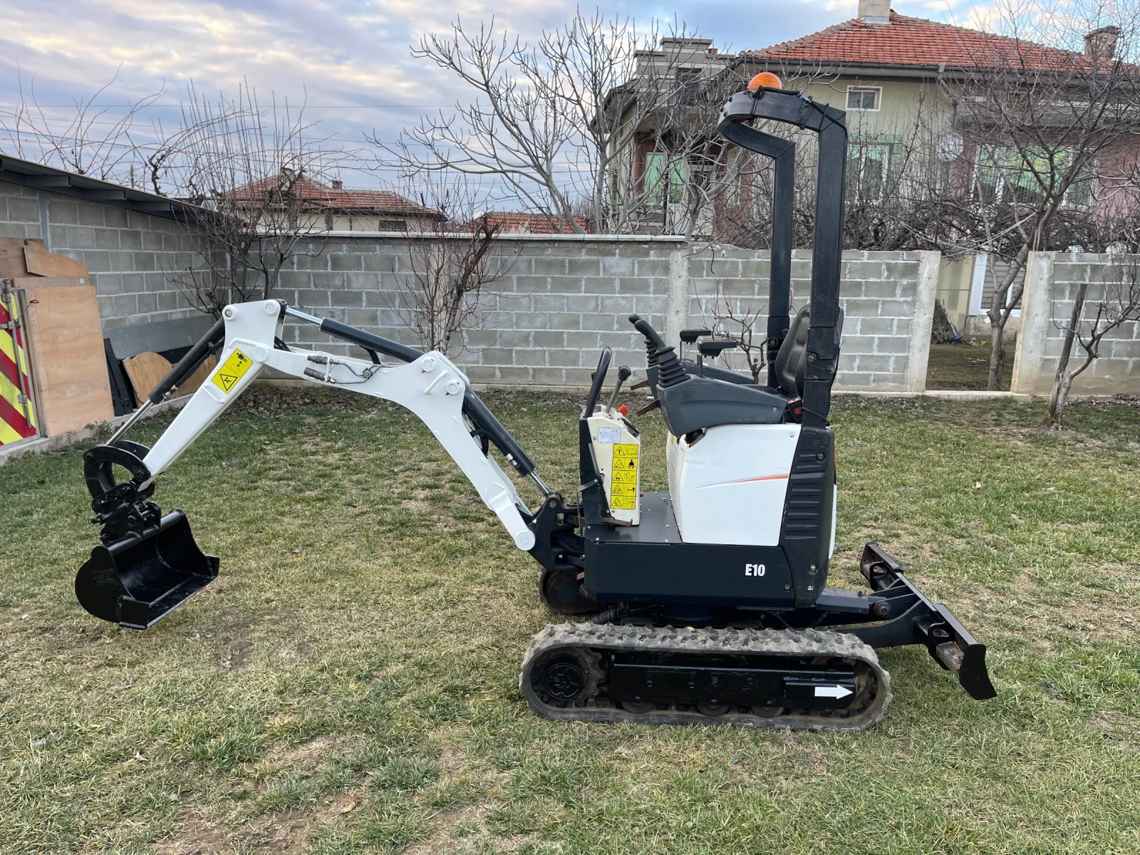 Багер Bobcat E10, снимка 3 - Индустриална техника - 54048710