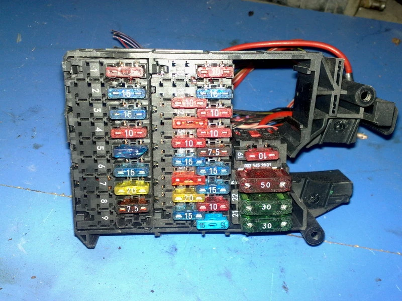 Бушонно табло за Мерцедес Е230 98г.