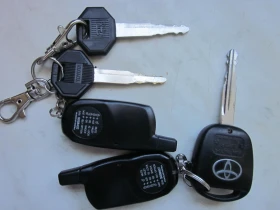 Toyota Avensis 2.4 - 8900 лв. - 88622384 8