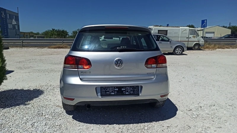 VW Golf 1, 6  TDI ПЕРФЕКТЕН, снимка 4 - Автомобили и джипове - 46561578