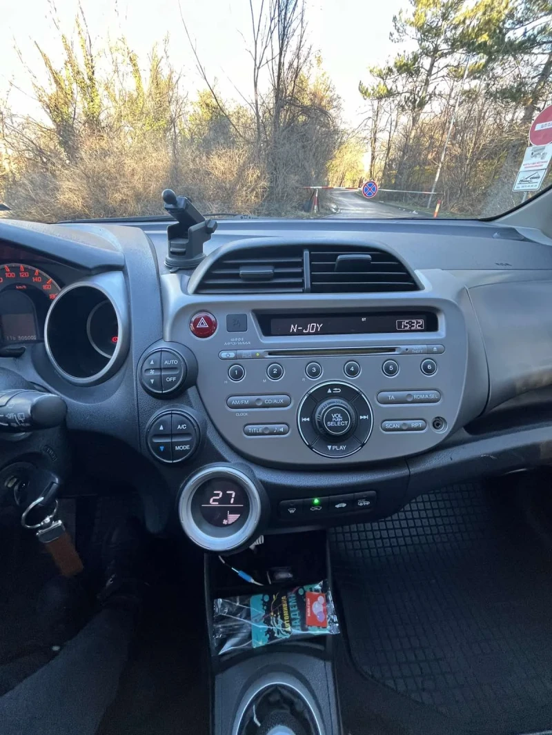 Honda Jazz, снимка 14 - Автомобили и джипове - 48177976