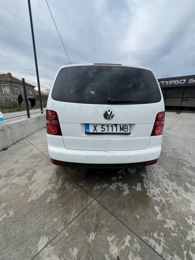 VW Touran 2.0 TDI, снимка 5 - Автомобили и джипове - 48065440