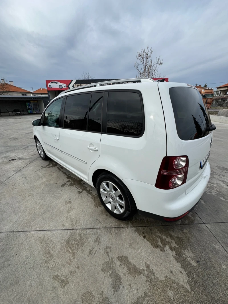 VW Touran 2.0 TDI, снимка 3 - Автомобили и джипове - 48065440