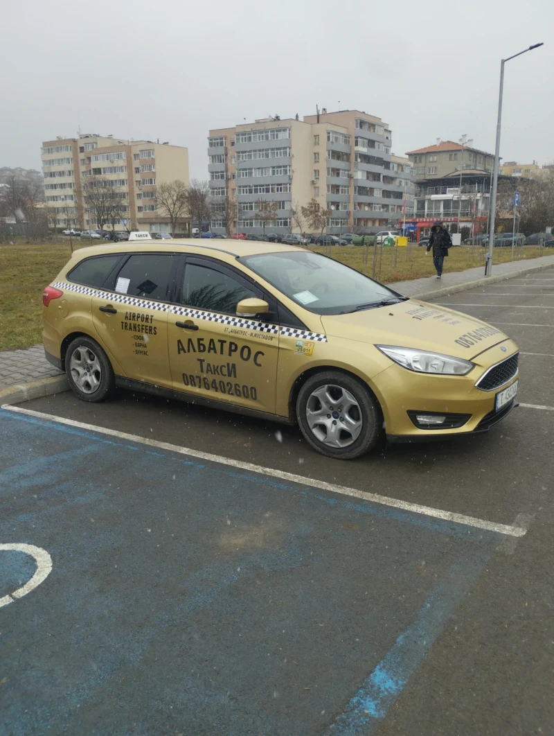 Ford Focus 1.5, снимка 8 - Автомобили и джипове - 48694773