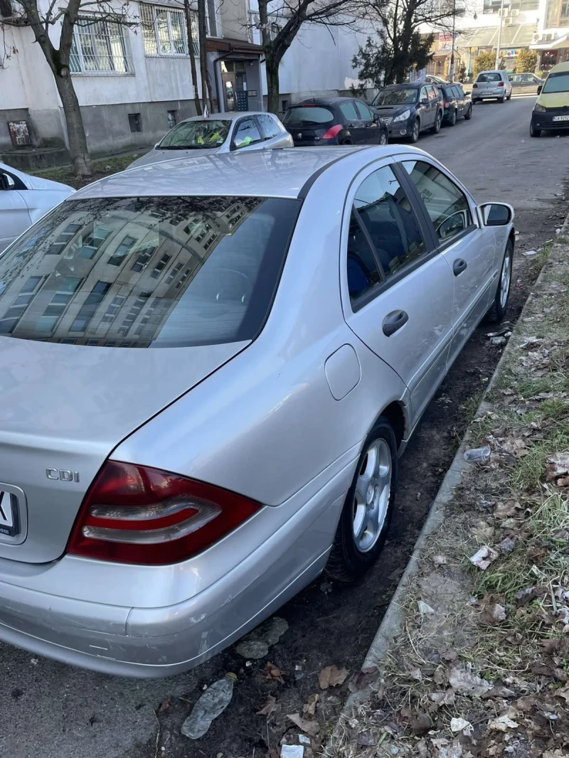 Mercedes-Benz C 220, снимка 3 - Автомобили и джипове - 49562810