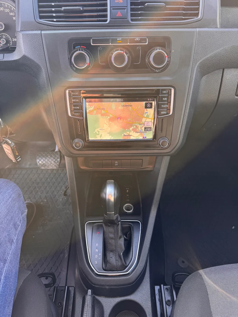 VW Caddy LED* 2.0TDI DSG 102hp* NAVI* KLIMA* PARKTRONIC* , снимка 3 - Автомобили и джипове - 52882821