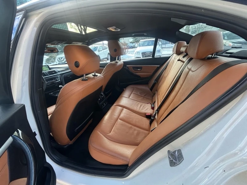 BMW 330 * 330i xDrive Sedan * CARFAX * ЦЕНА ДО БГ, снимка 13 - Автомобили и джипове - 53005412