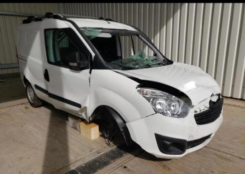 Opel Combo 1.3 дизел, снимка 8 - Автомобили и джипове - 34913851