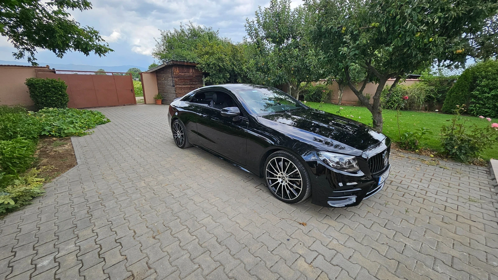 Mercedes-Benz E 400 4Matik Coupe - изображение 3