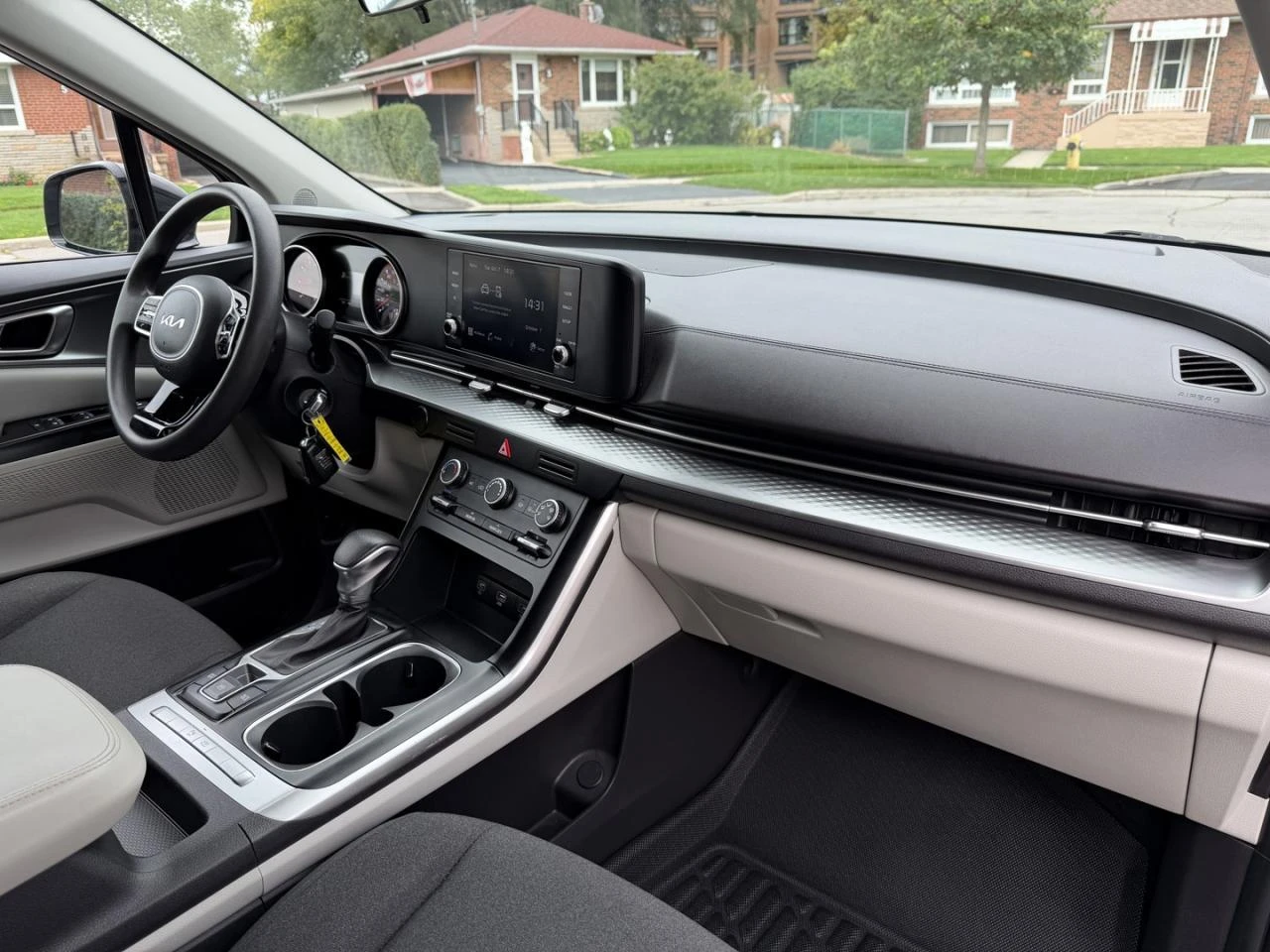 Kia Carnival LX / 3.5 V6 / 7 Seats - изображение 9