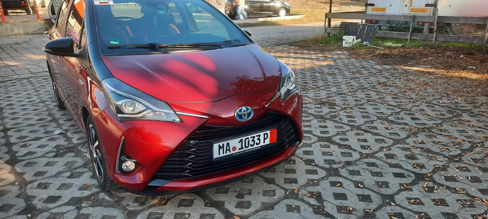 Toyota Yaris Burgundi BI-TONE/4 Цилиндъра  - изображение 9