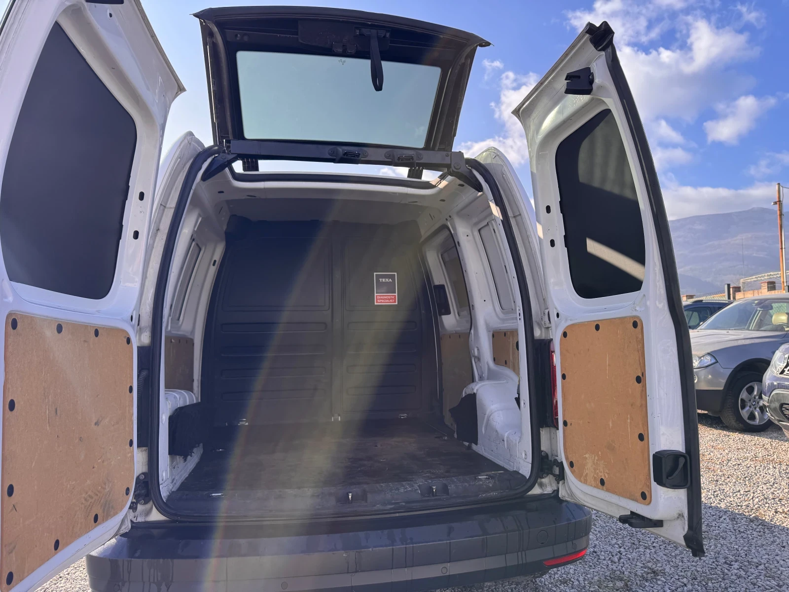 VW Caddy LED* 2.0TDI DSG 102hp* NAVI* KLIMA* PARKTRONIC*  - изображение 8