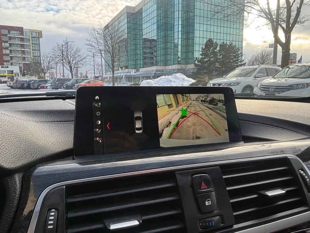 BMW 330 * 330i xDrive Sedan * CARFAX * ���� �� �� | Mobile.bg � ����������� 12