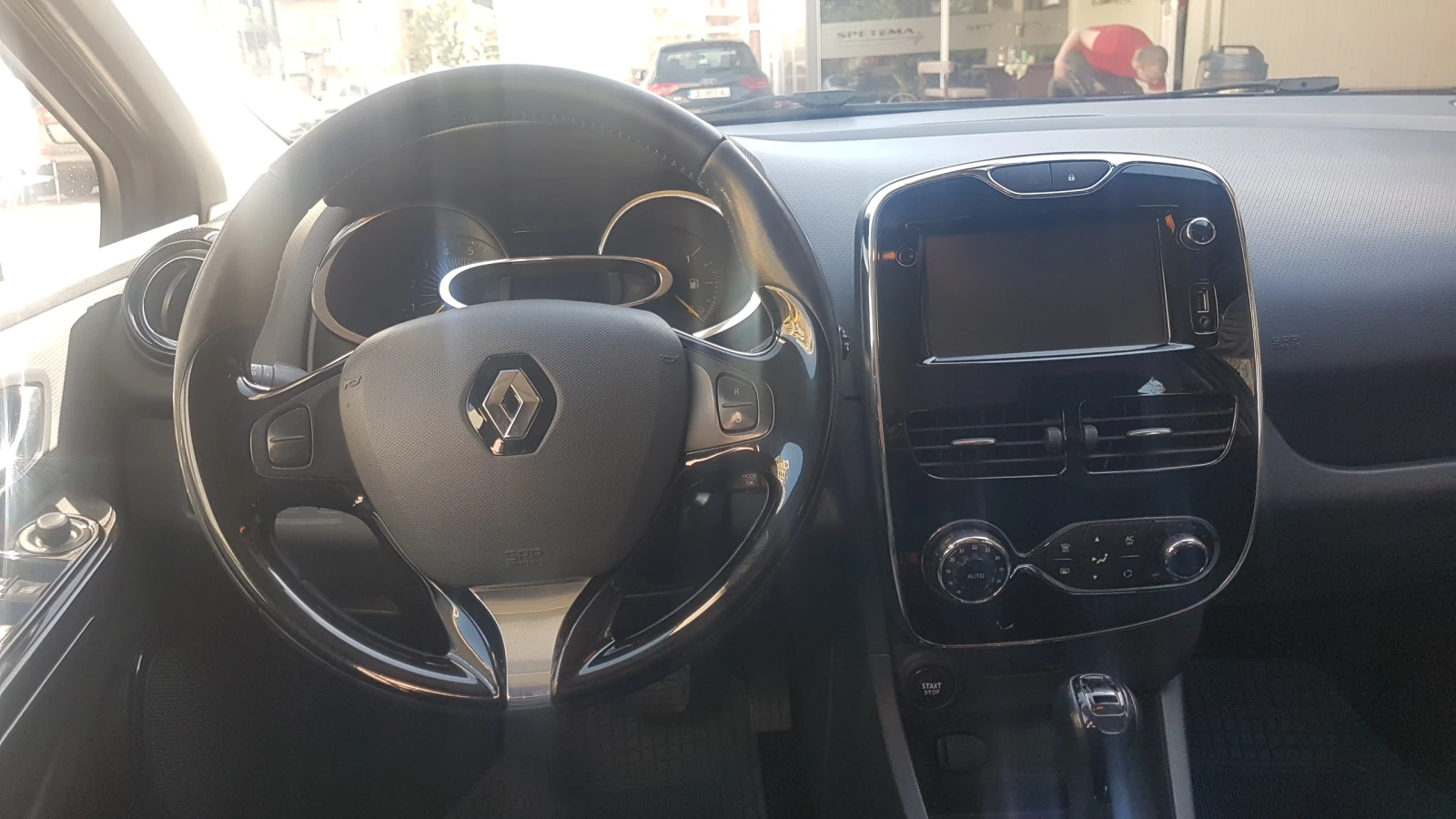 Renault Clio 1.5DCI AVTOMAT KATO HOBA, снимка 9 - Автомобили и джипове - 54333247