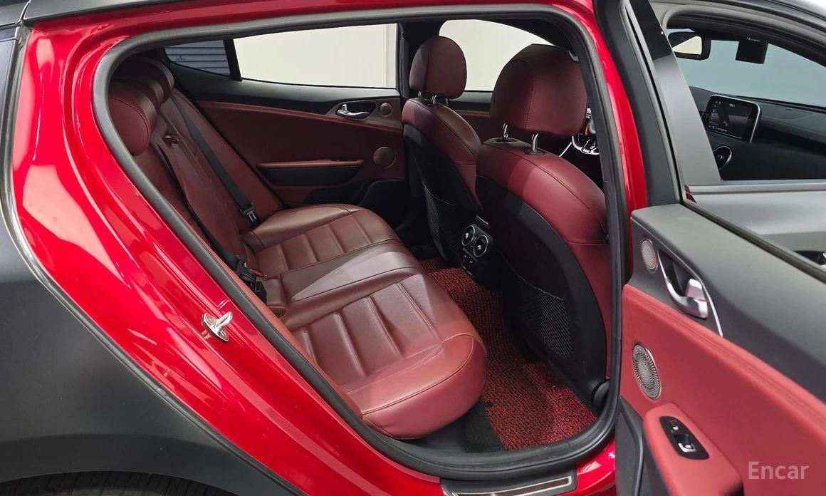 Kia Stinger, снимка 11 - Автомобили и джипове - 54573750