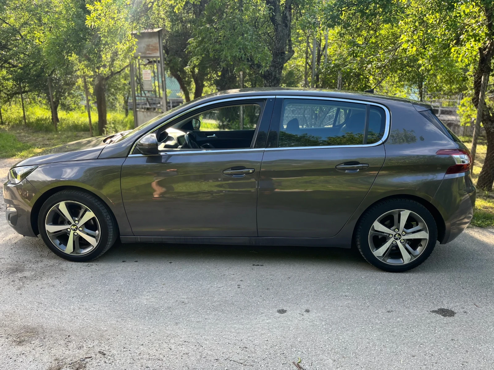 Peugeot 308 1.6 HDI Обслужен, снимка 11 - Автомобили и джипове - 55093456