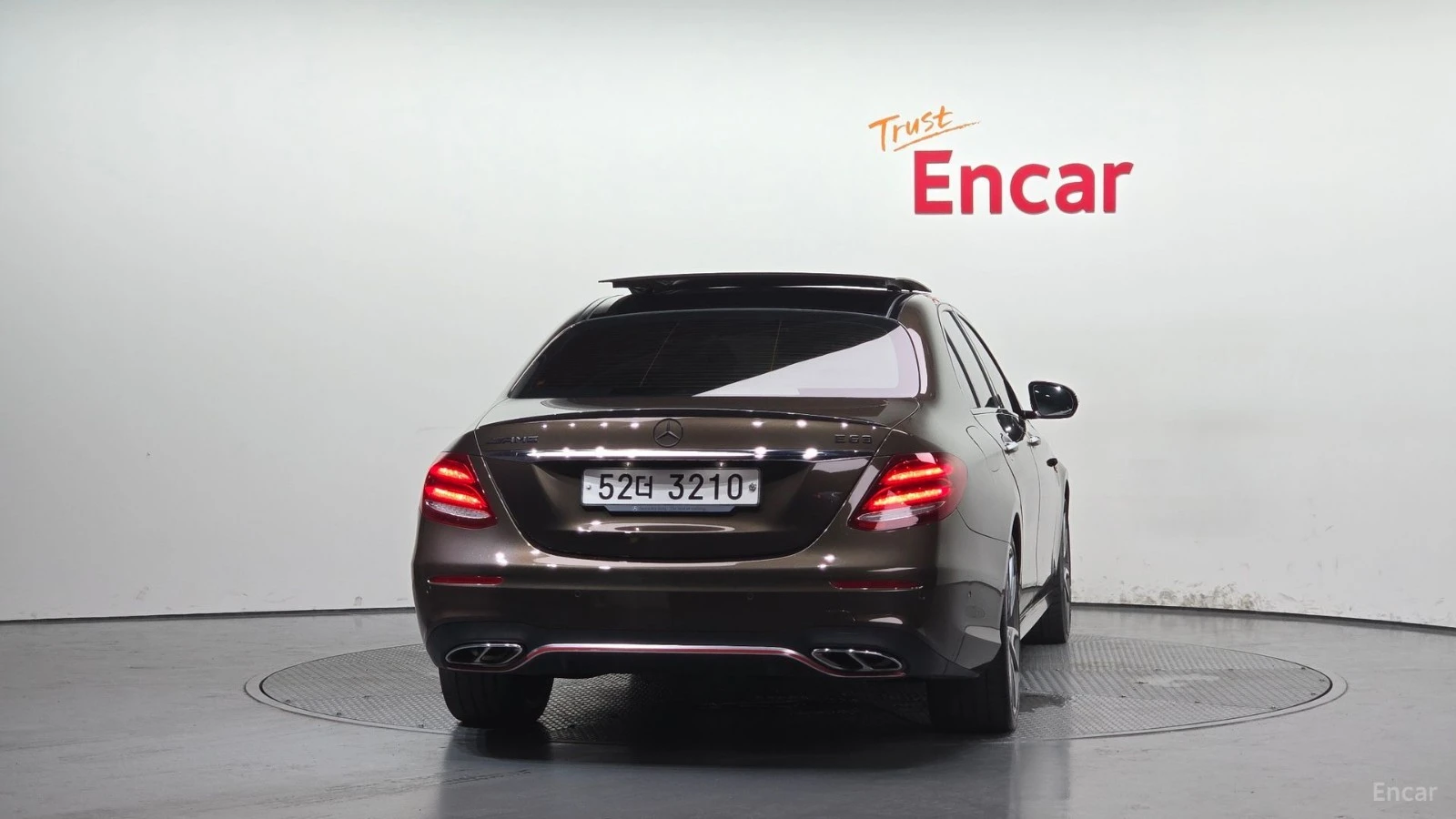 Mercedes-Benz E 43 AMG 4MATIC* ДИСТРОНИК* ПОДГРЕВ* ОБДУХВАНЕ* 360* HUD* , снимка 4 - Автомобили и джипове - 55528464