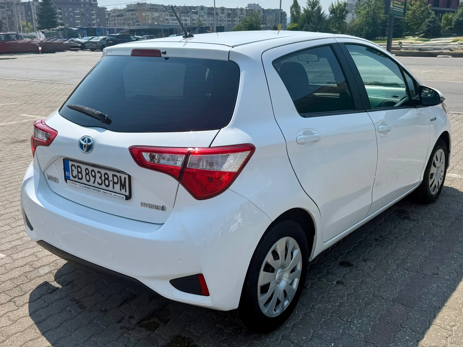 Toyota Yaris 1, 5 VVT-I HYBRID, снимка 6 - Автомобили и джипове - 55776945