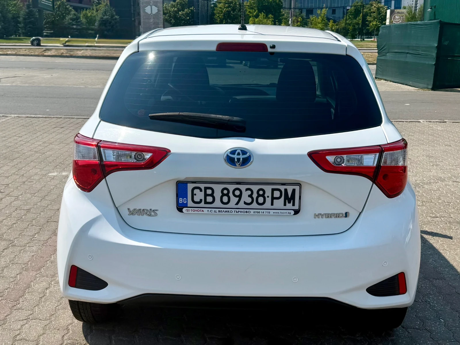 Toyota Yaris 1, 5 VVT-I HYBRID, снимка 5 - Автомобили и джипове - 55776945