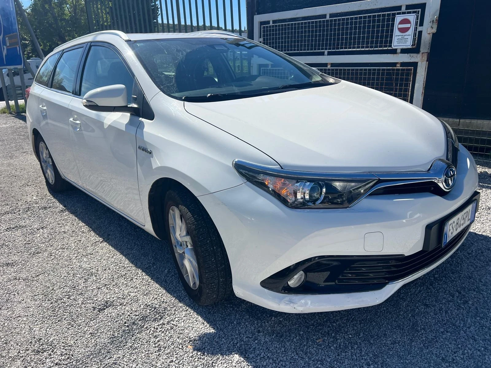 Toyota Auris 1.8 Hibrid 99konq Evro 6, снимка 2 - Автомобили и джипове - 55999048