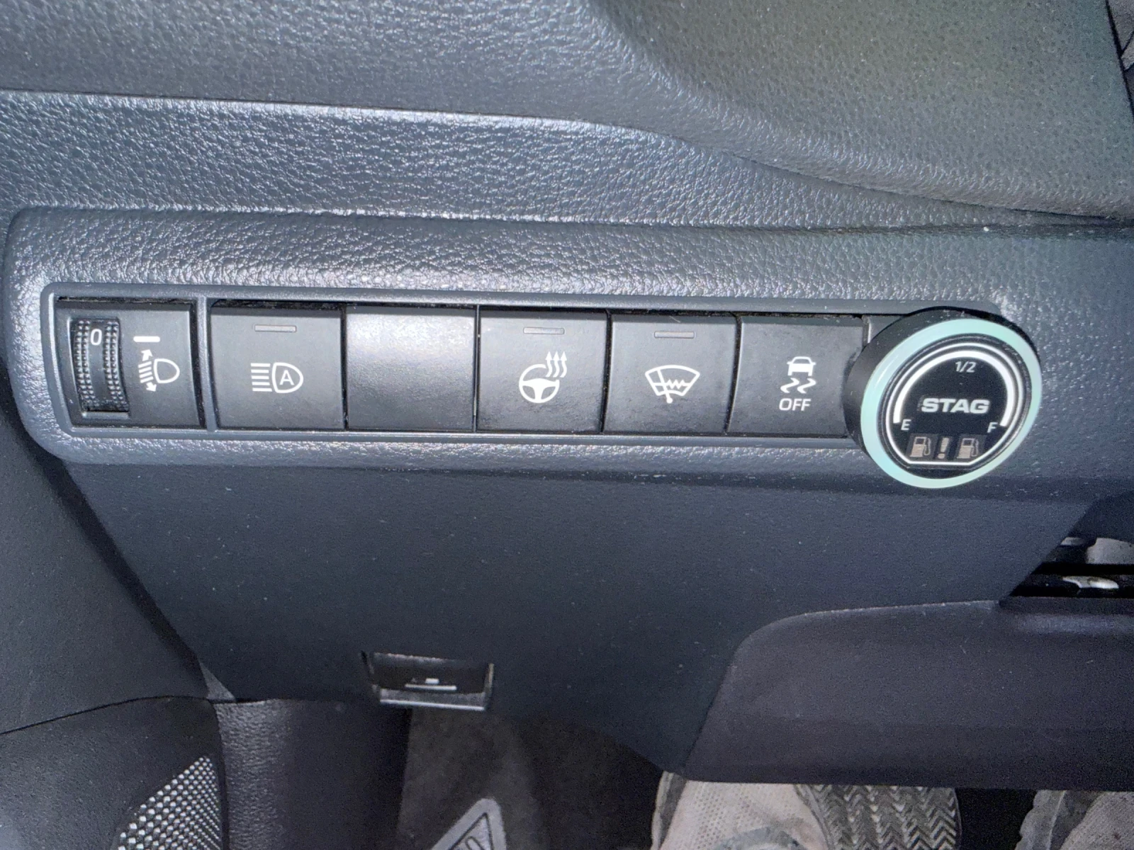 Toyota Corolla 1.8/SUZUKI/SWACE/HYBRID/GAZ, снимка 11 - Автомобили и джипове - 56155467