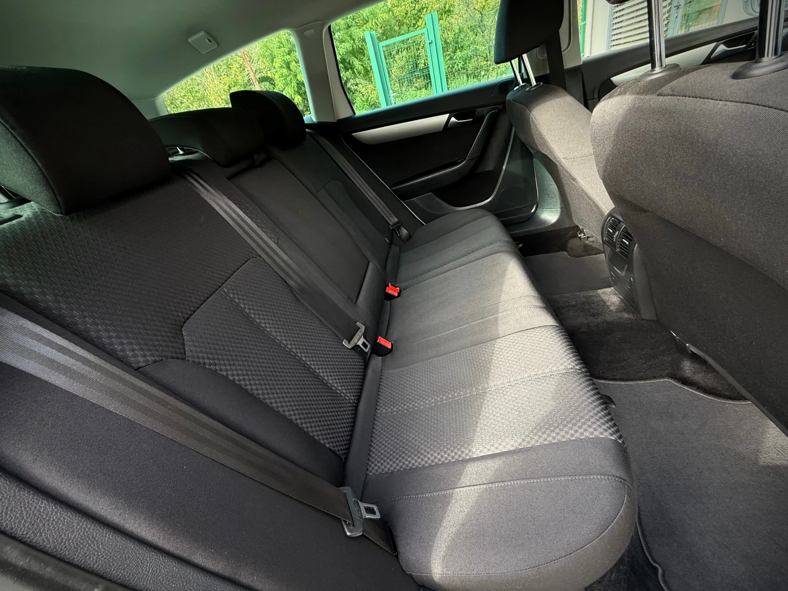 VW Passat 2.0TDI * LED* NAVI* , снимка 9 - Автомобили и джипове - 56567416