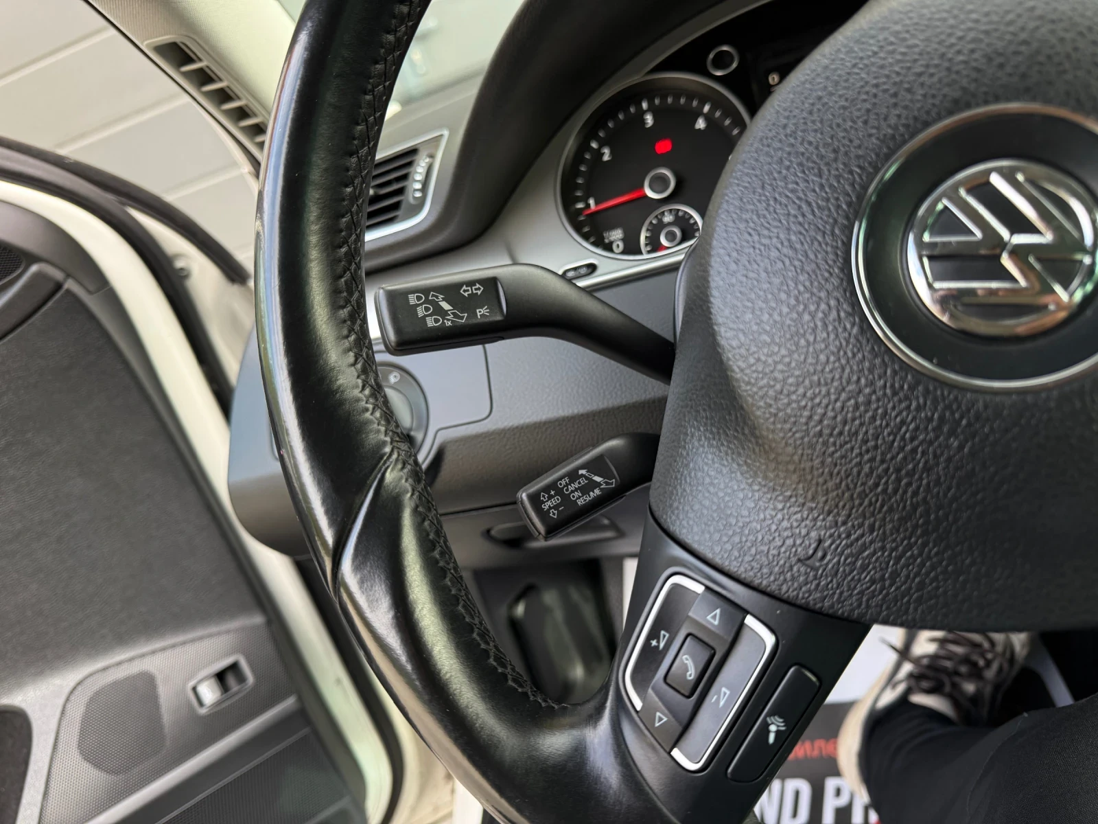 VW Passat 2.0TDI * LED* NAVI* , снимка 12 - Автомобили и джипове - 56567416