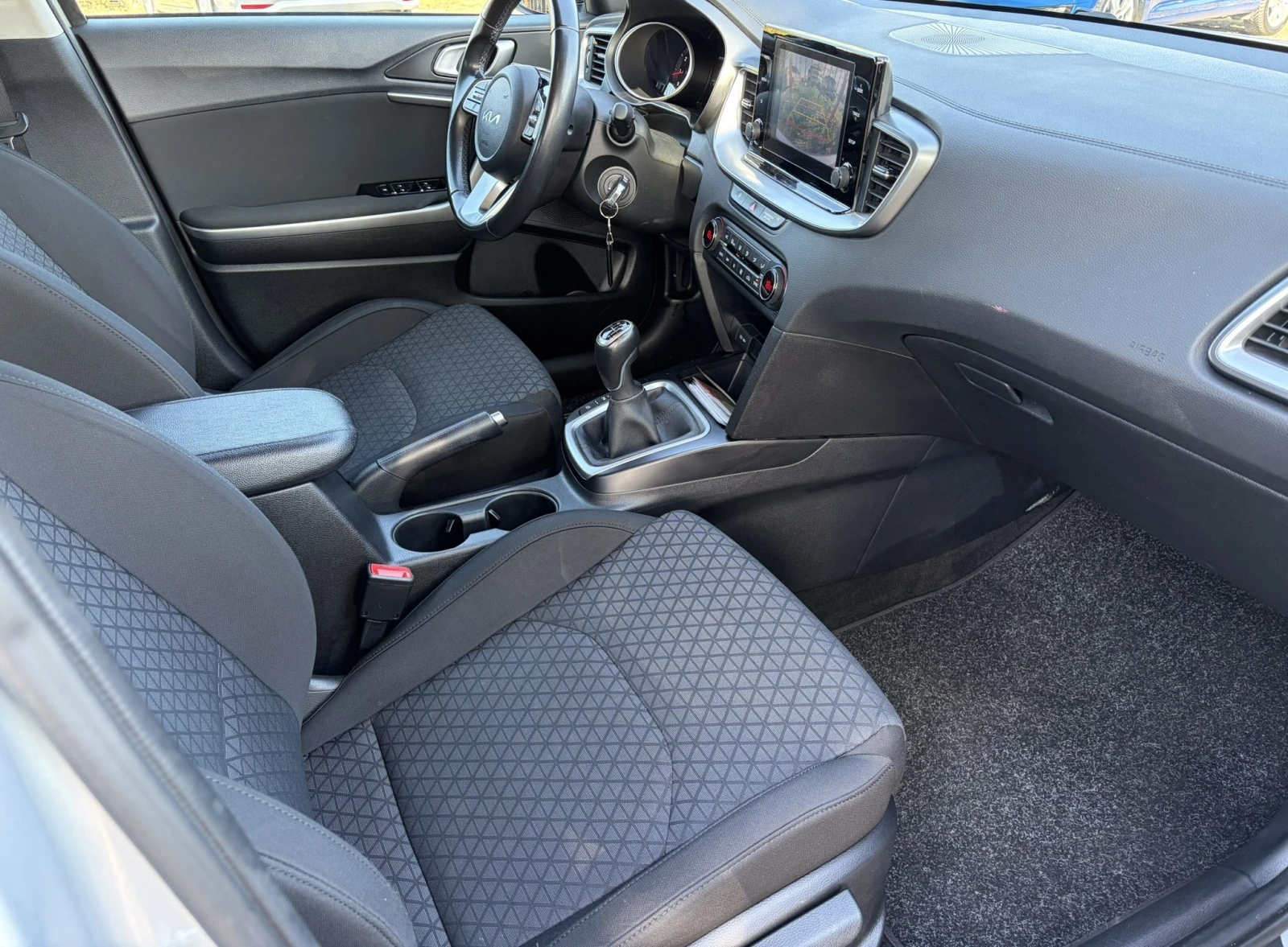 Kia Ceed 1.5T Comfort, снимка 8 - Автомобили и джипове - 56725482