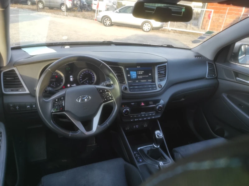 Hyundai Tucson 2.0 CRDi Creative 2WD, снимка 10 - Автомобили и джипове - 47624344