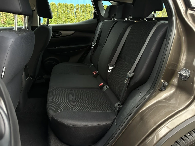 Nissan Qashqai 1.2 TURBO, снимка 11 - Автомобили и джипове - 50090597