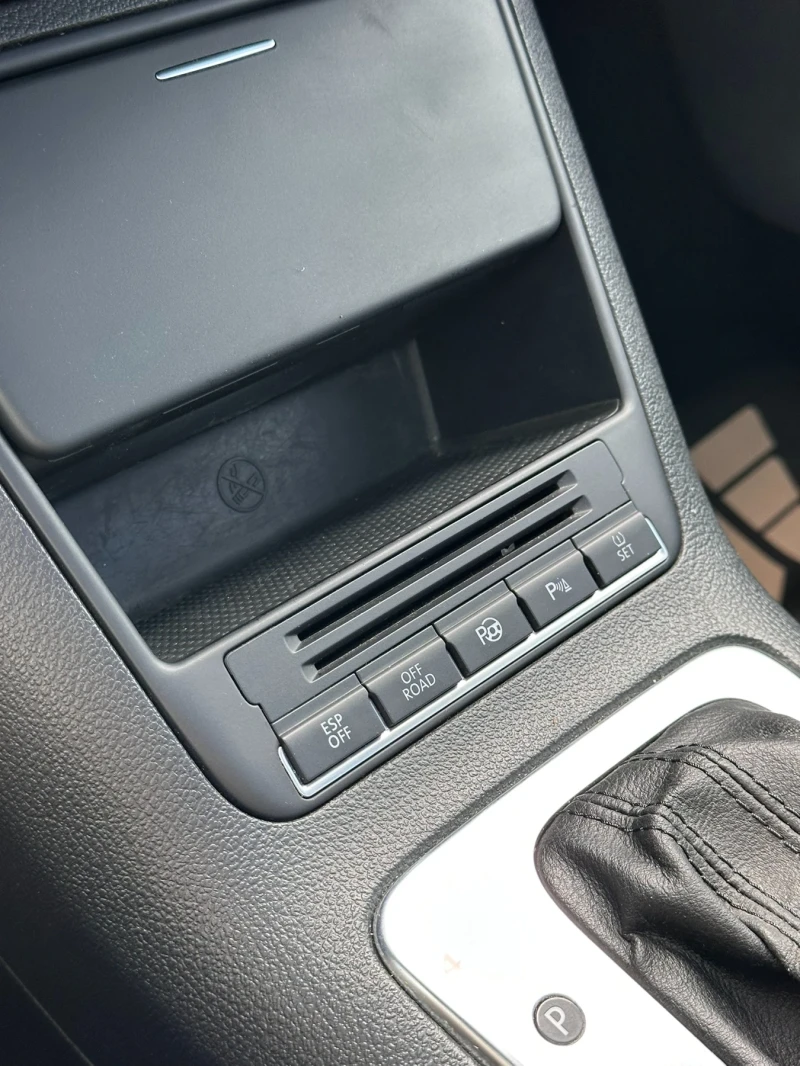 VW Tiguan, снимка 10 - Автомобили и джипове - 52096388