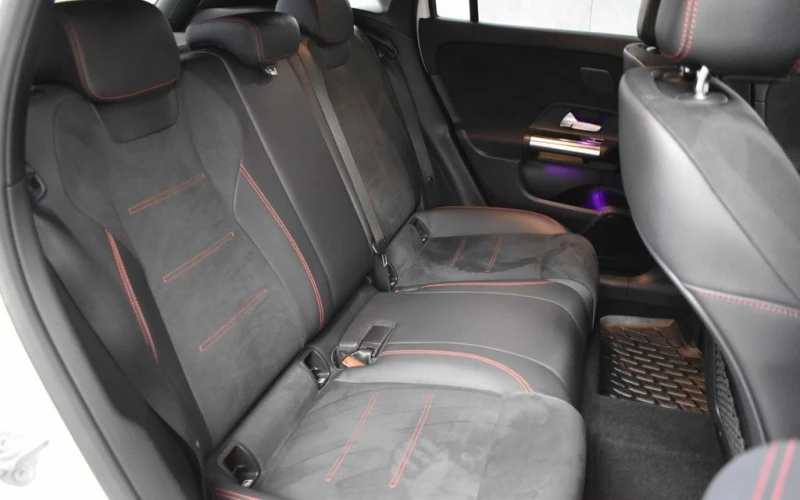 Mercedes-Benz GLA 200 d 4Matic AMG-Line, снимка 8 - Автомобили и джипове - 52478948